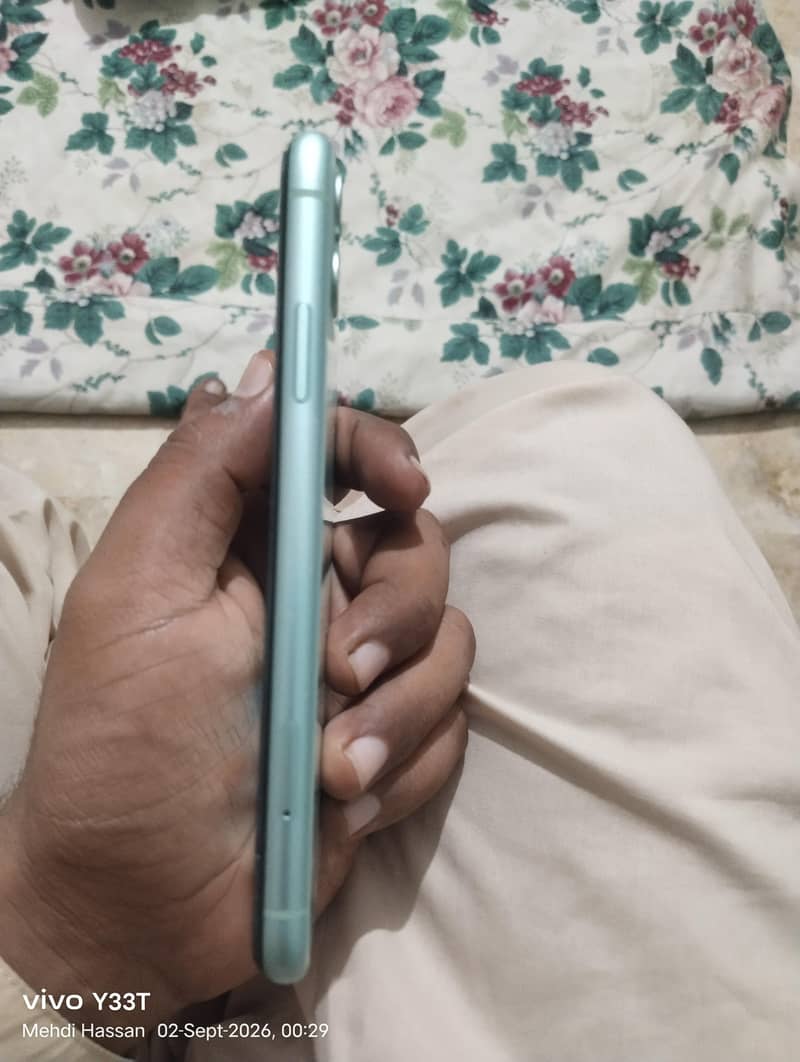 Apple iPhone 11 3