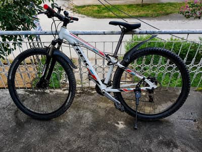 Trek Marlin 6- Mountain bicycle.