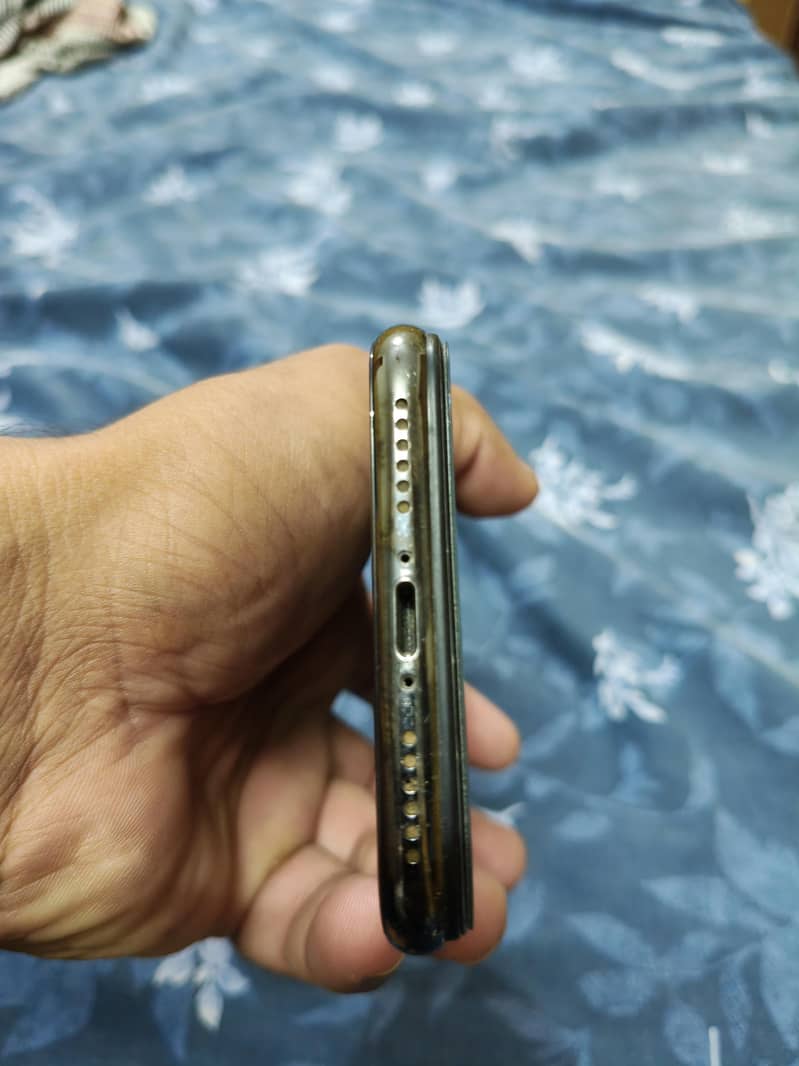Apple iPhone X 3