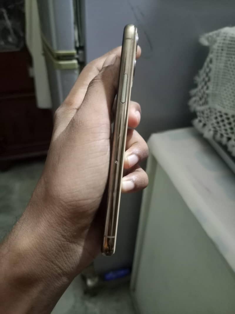 Apple iPhone 11 Pro 2