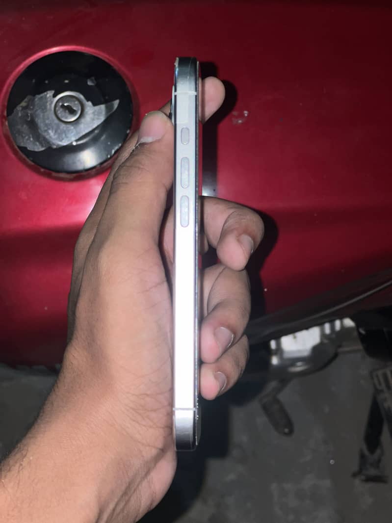 Apple iPhone 15 Pro 2