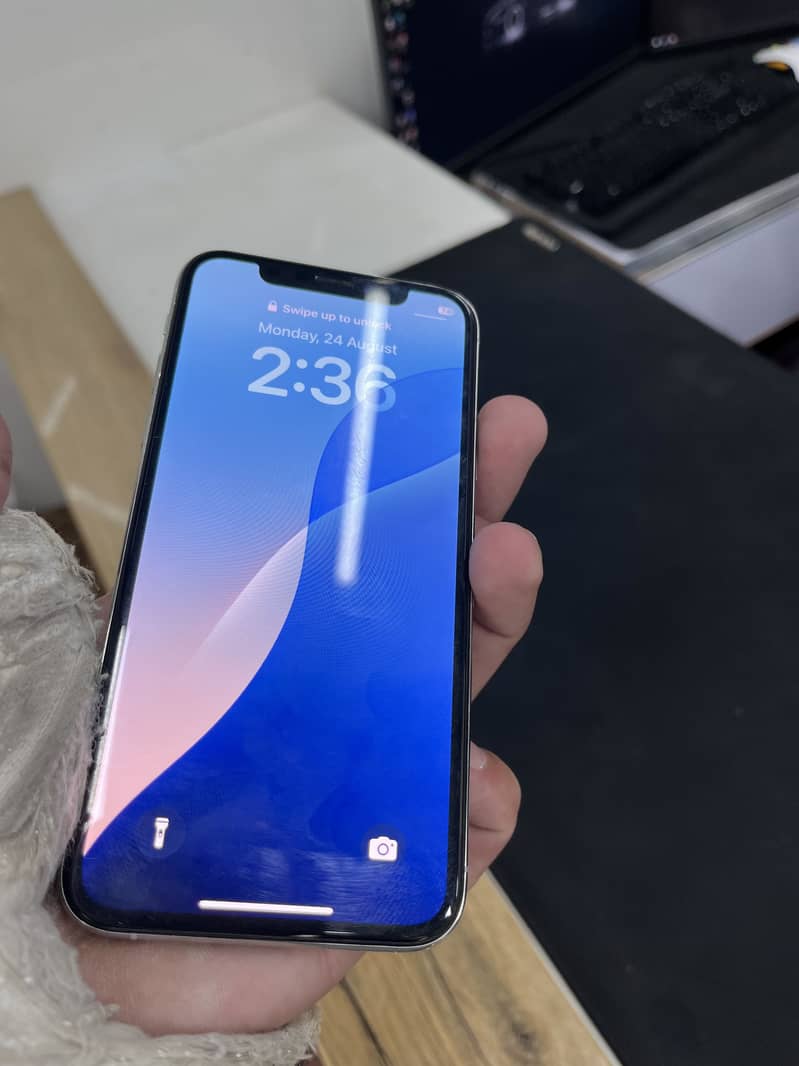 Apple iPhone XS 1