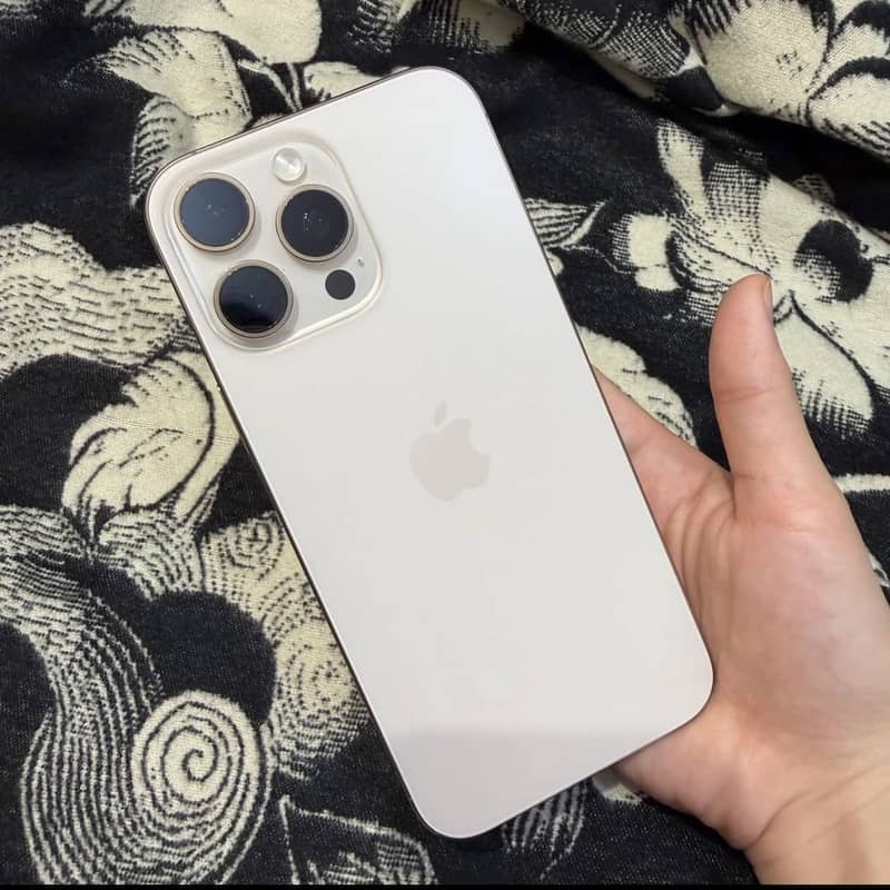 Apple iPhone 16 Pro Max 2