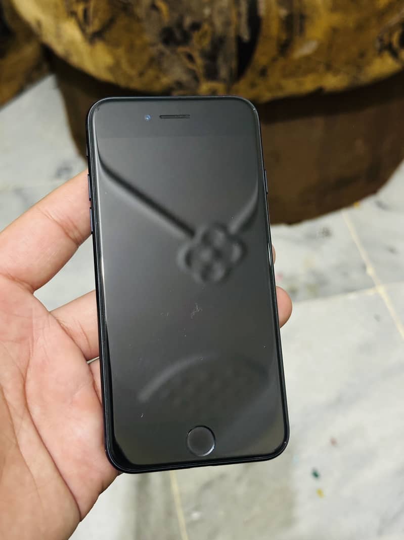 Apple iPhone SE 10