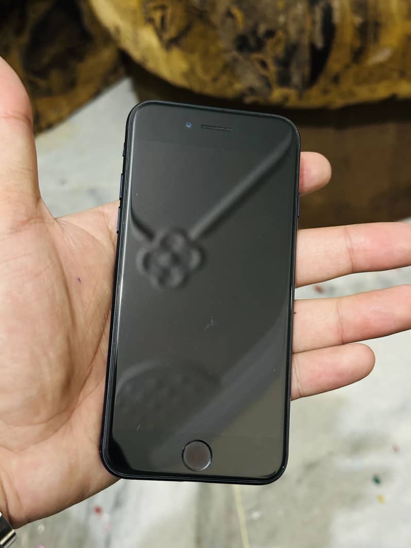 Apple iPhone SE 13