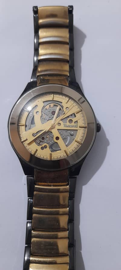 one timezone quartz watch. antique non working watch