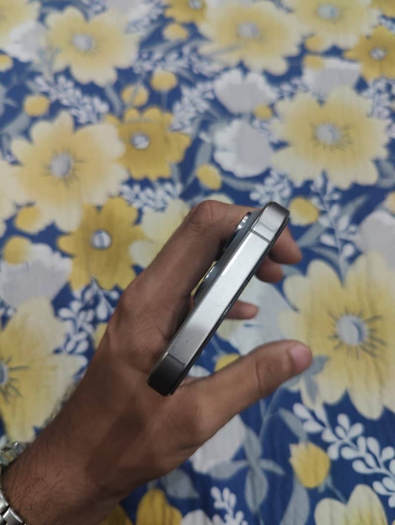 iPhone 15 Pro 0