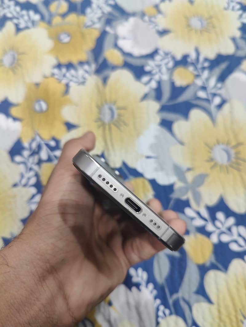 iPhone 15 Pro 2