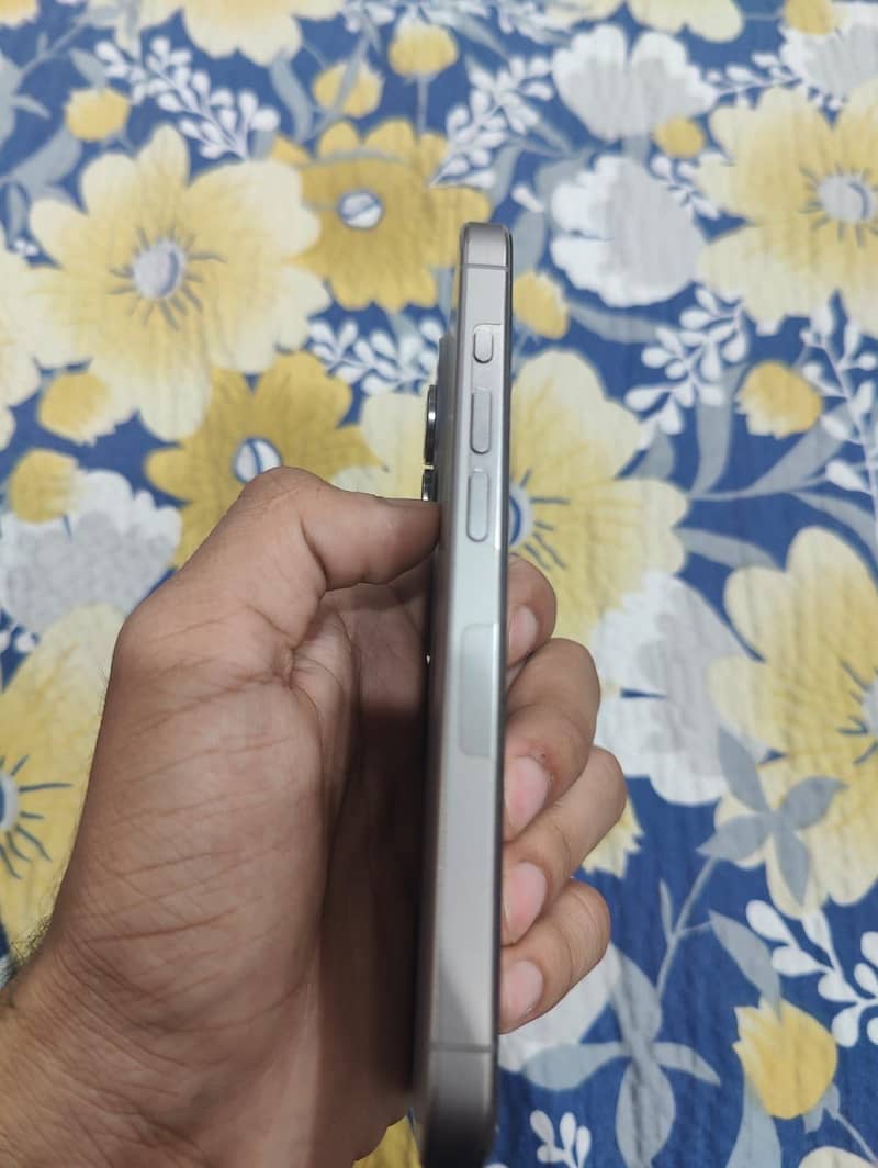 iPhone 15 Pro 3