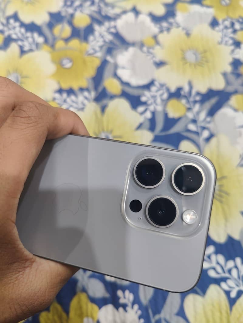 iPhone 15 Pro 4