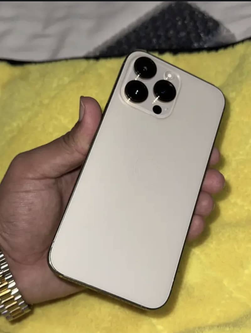 Apple iPhone 16 Pro Max 1
