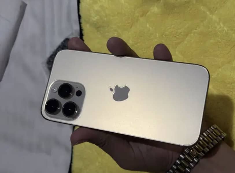 Apple iPhone 16 Pro Max 3