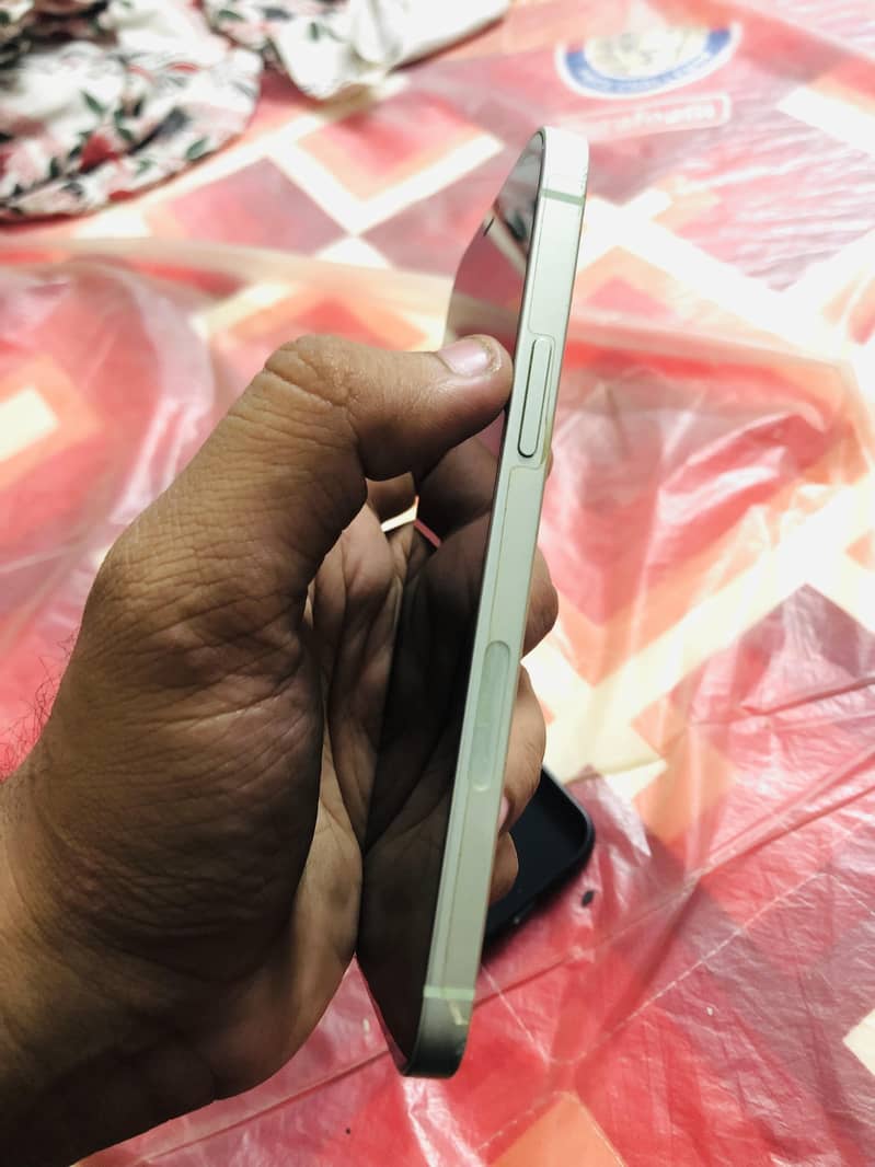 Apple iPhone 12 3