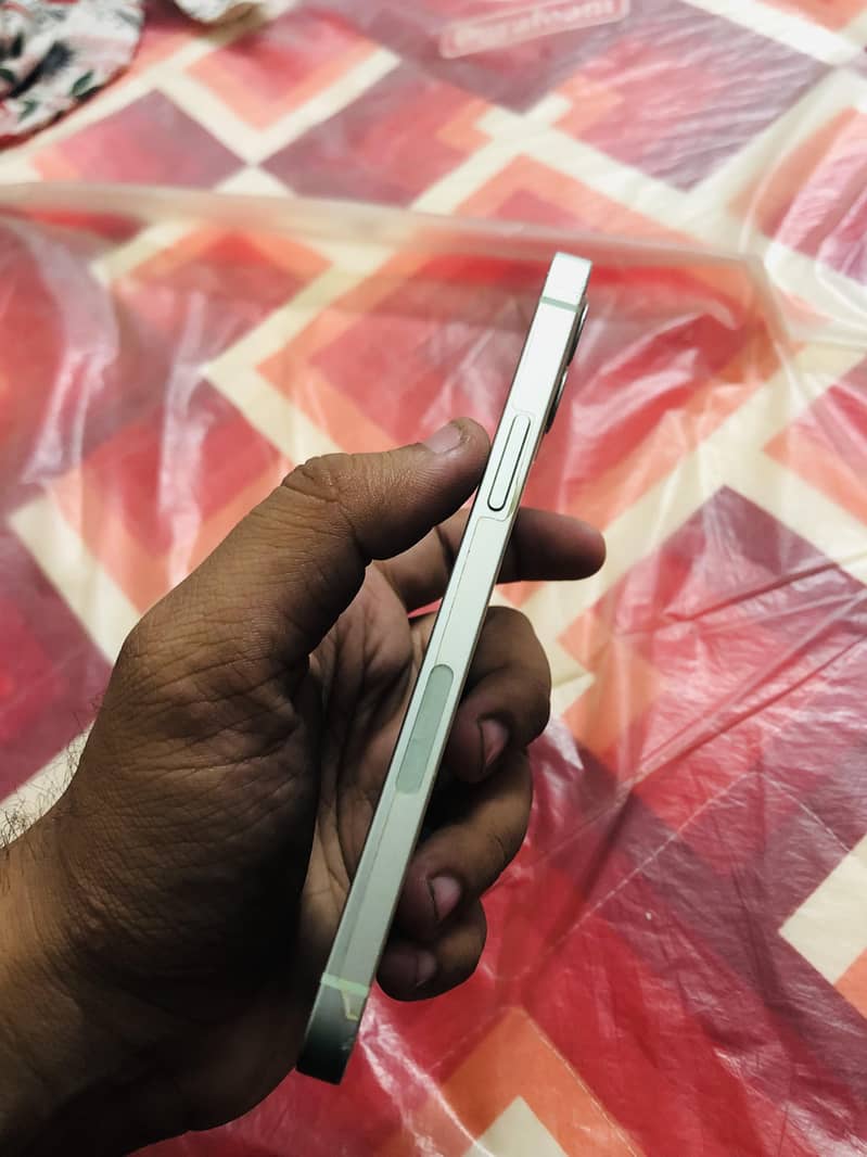 Apple iPhone 12 7