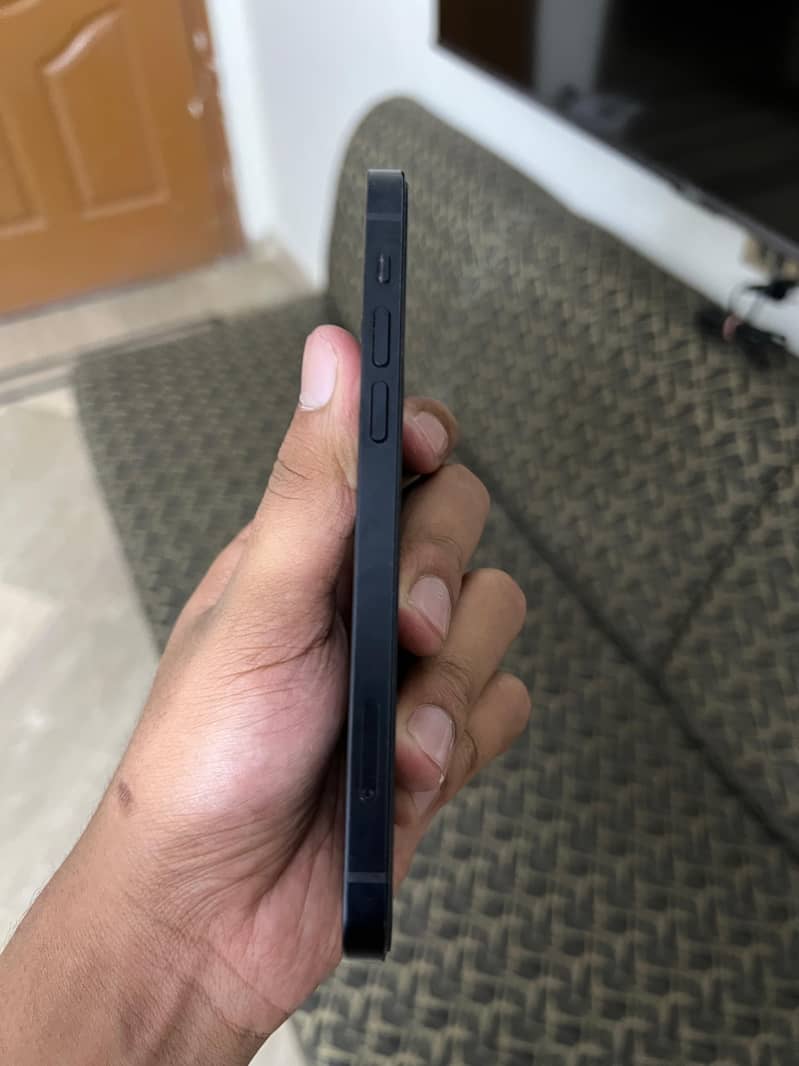 Apple iPhone 12 1