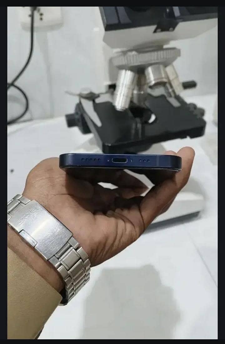 Apple iPhone 12 5