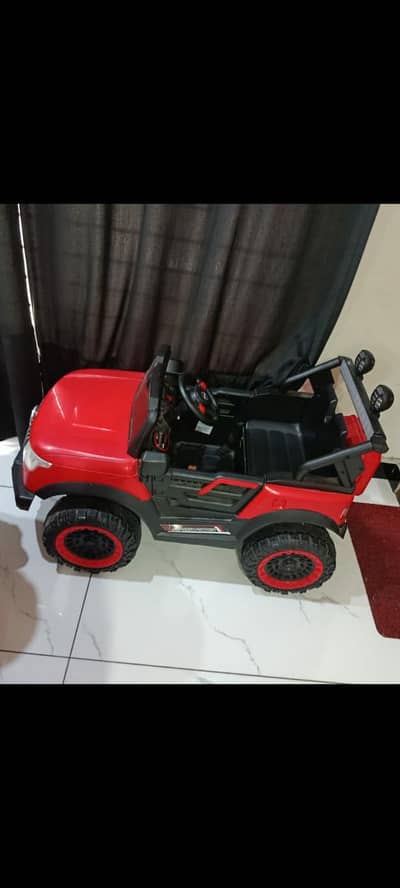 BATTERY CAR GUD CONDITION WITH REMOTE 03281010987
