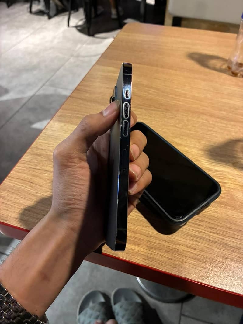 iPhone 13 Pro (Sim working) 5