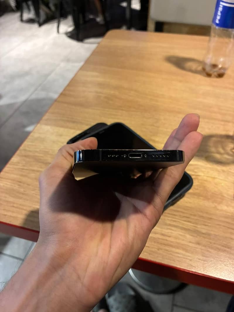 iPhone 13 Pro (Sim working) 6