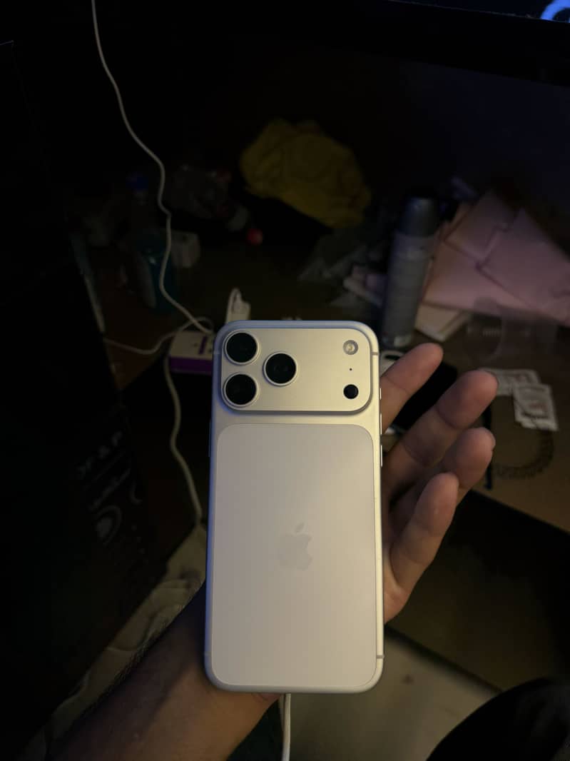 Apple iPhone 17 Pro Max 0