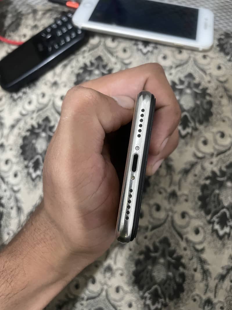 Apple iPhone X 5