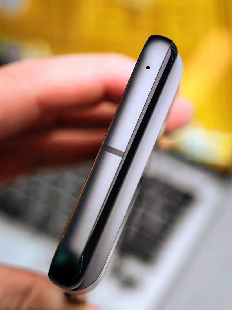 Google Pixel 8 4