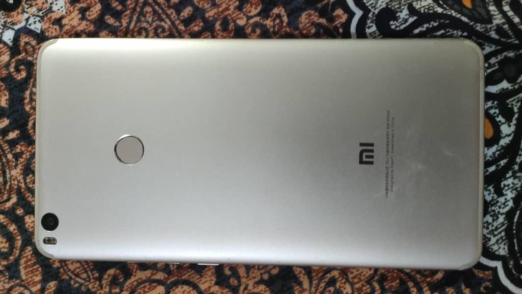 Xiaomi Mi Max 2 3