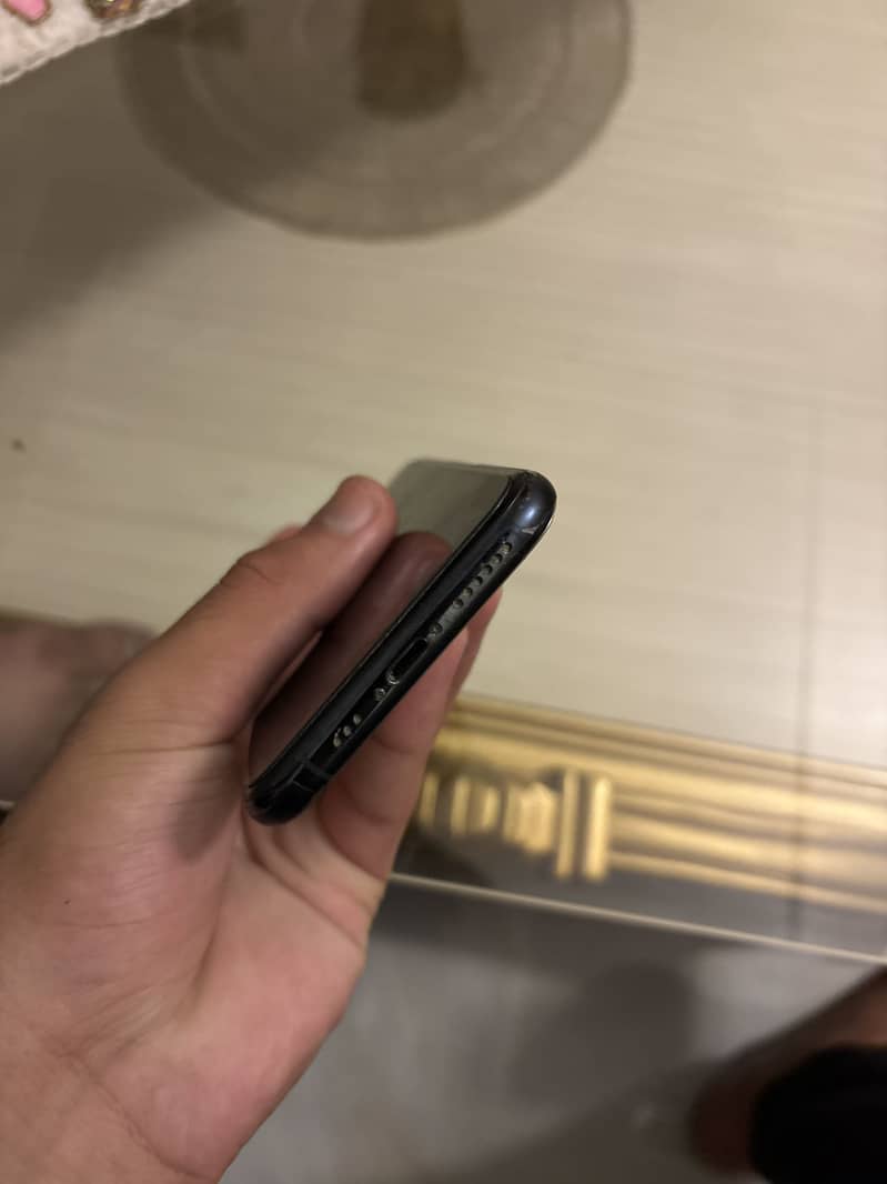 Apple iPhone 11 Pro 1