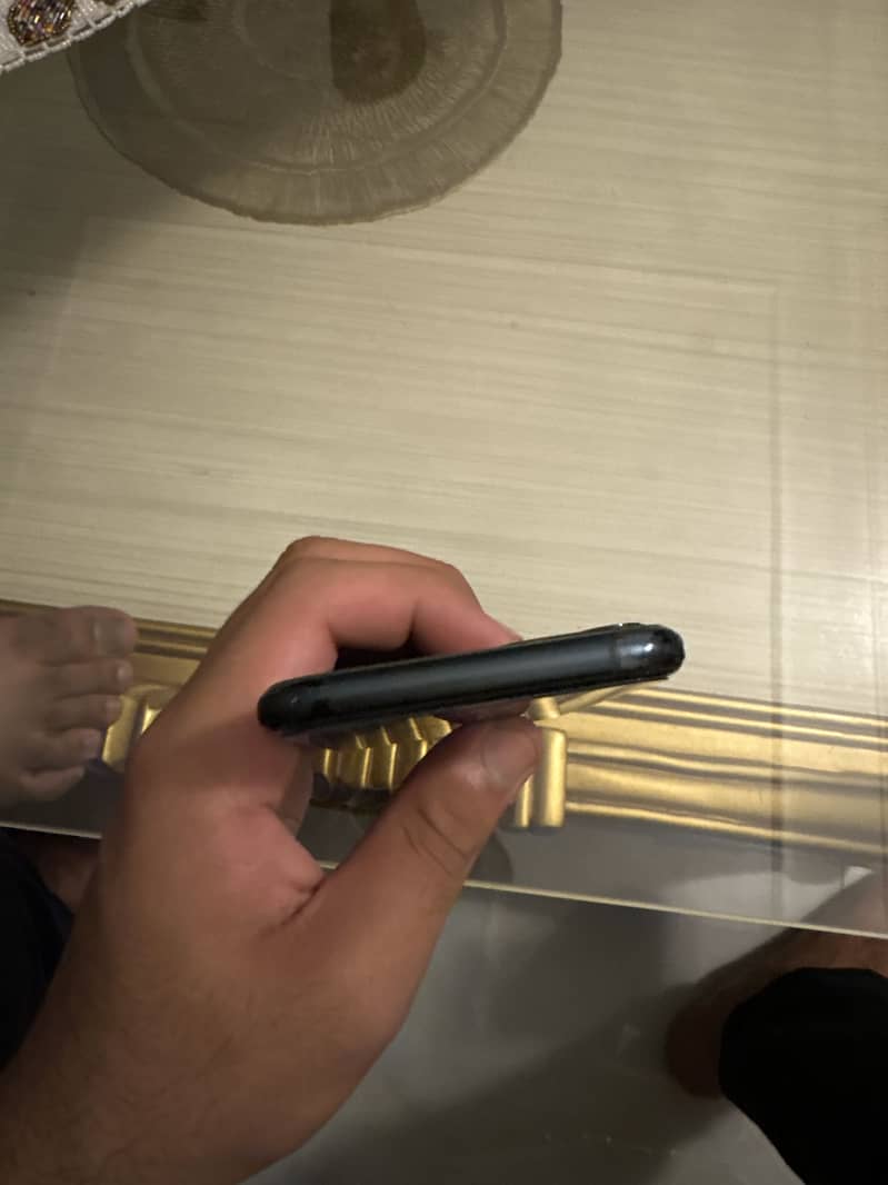 Apple iPhone 11 Pro 4