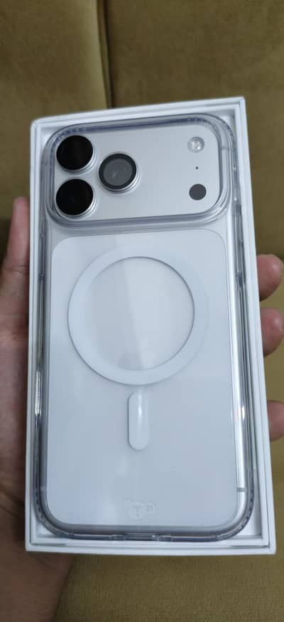 iPhone 17 Pro Max 256GB Silver - Factory Unlocked ( Sim Active 17 Oct)