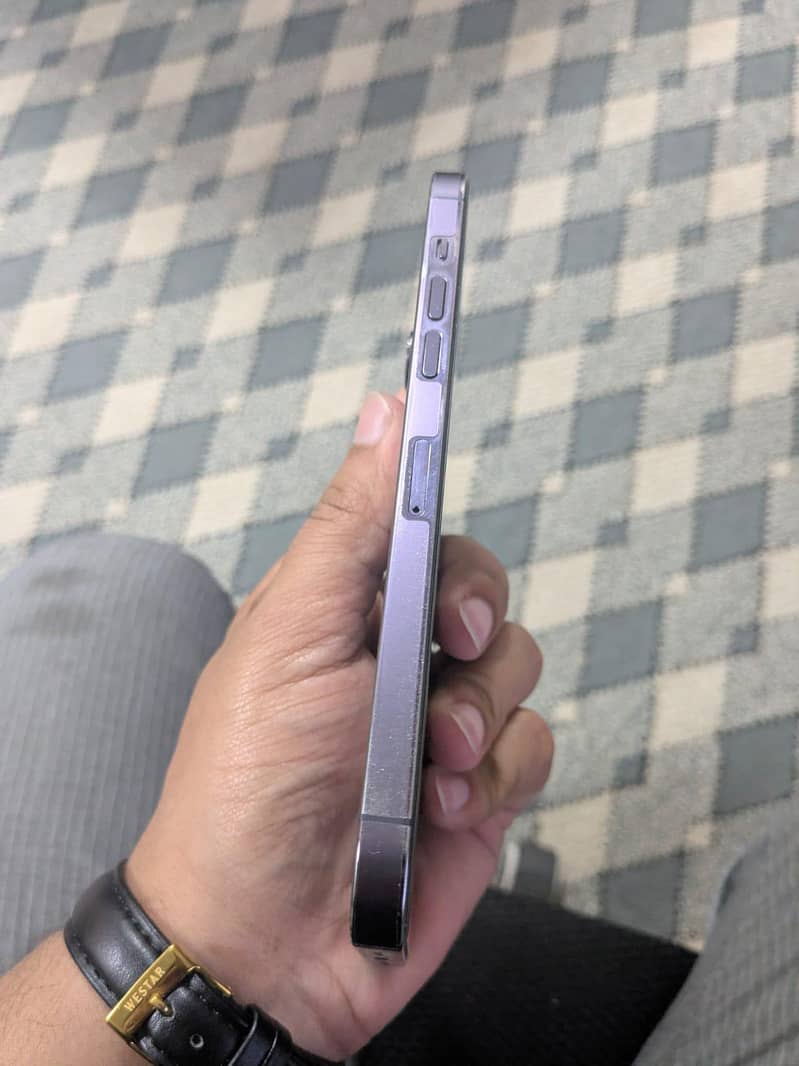 Apple iPhone 14 Pro Max 4