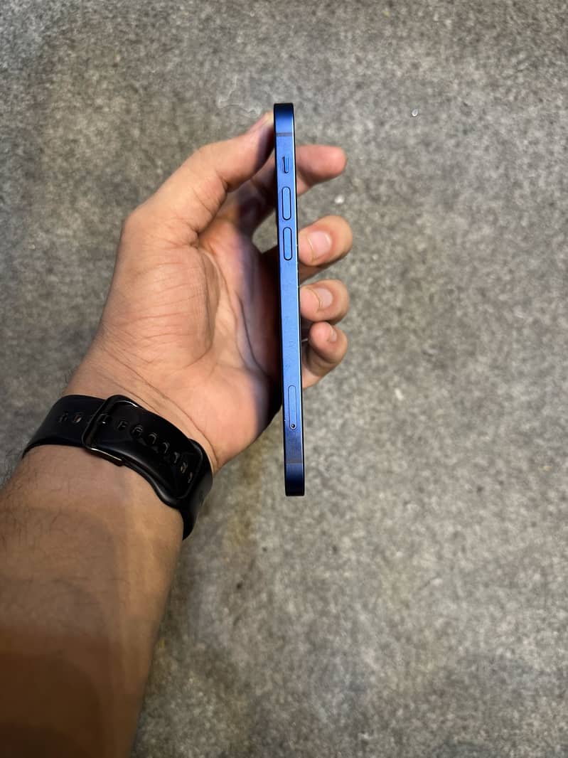Apple iPhone 12 2