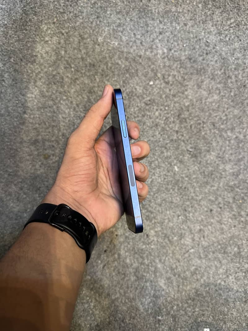 Apple iPhone 12 3