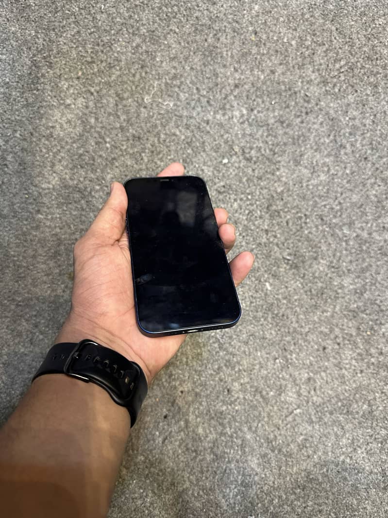 Apple iPhone 12 4