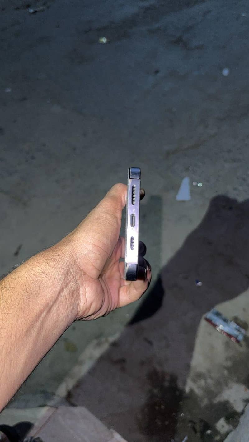 Apple iPhone 14 Pro Max 6
