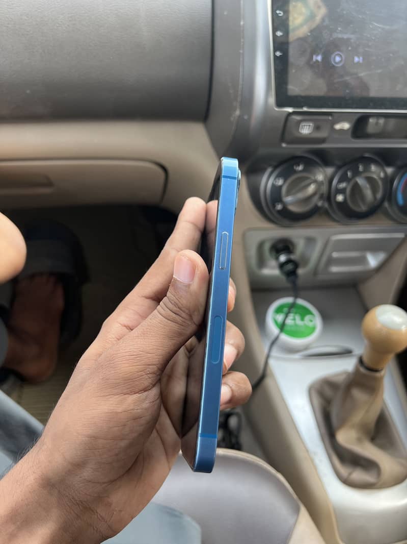Apple iPhone 13 4