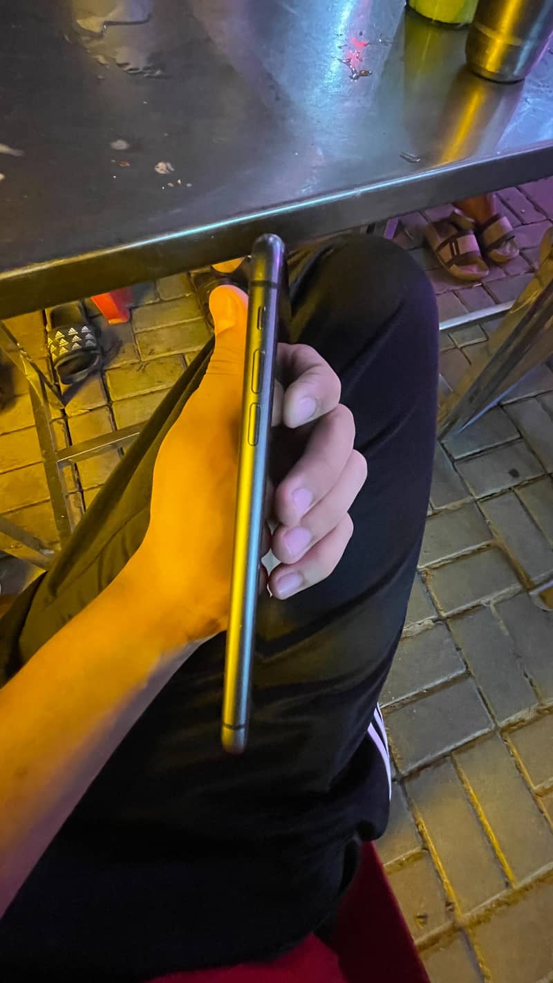 Apple iPhone 11 3
