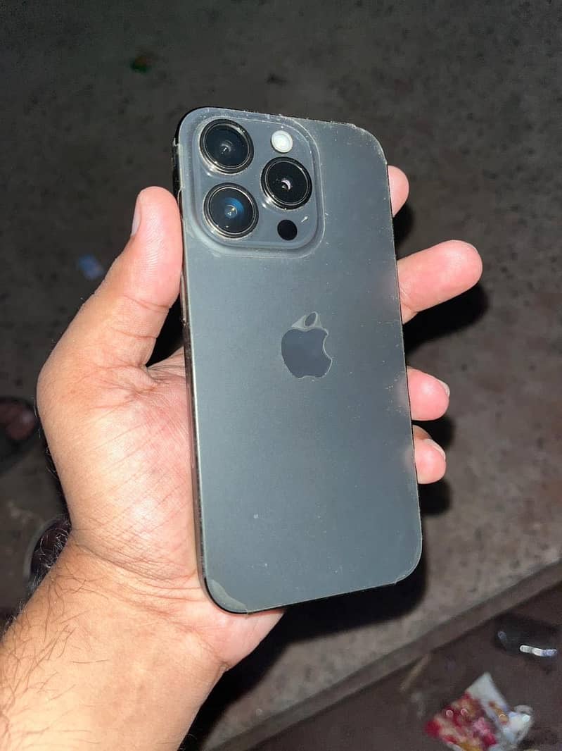 Apple iPhone 15 Pro 4