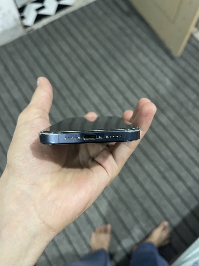 iPhone 15 pro 2