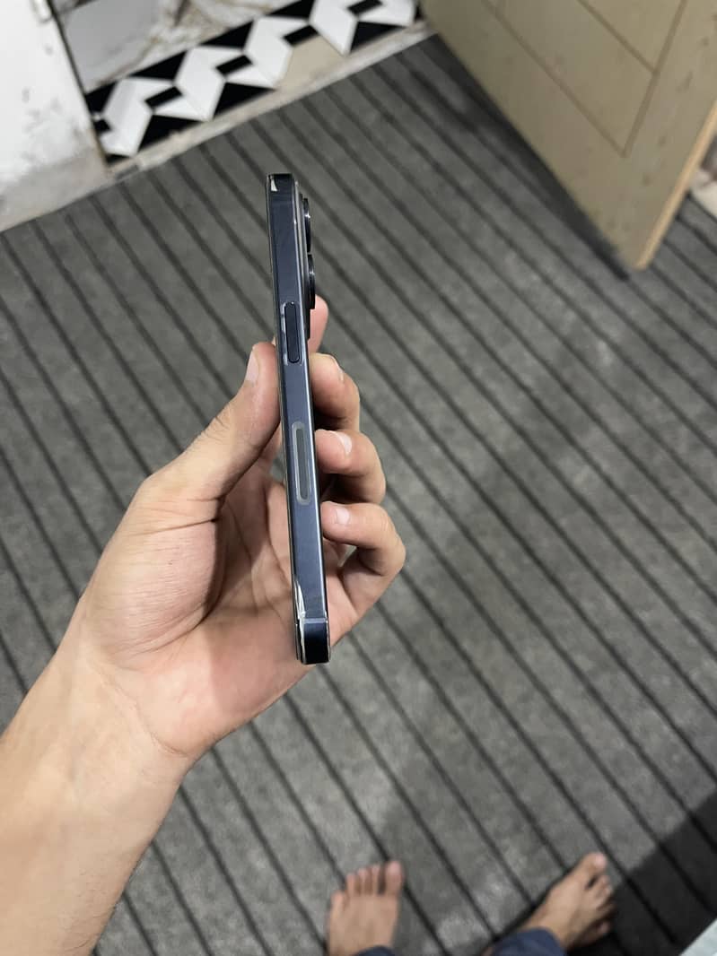 iPhone 15 pro 4