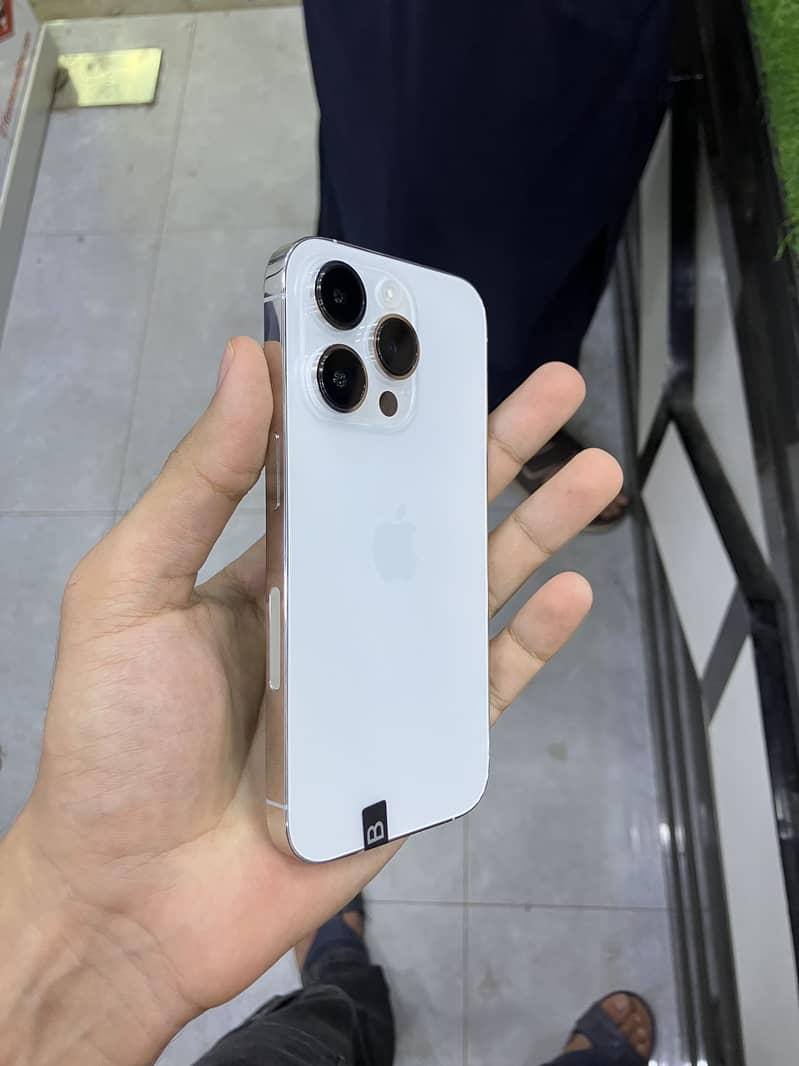 iPhone 14 Pro 0
