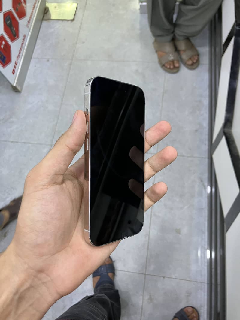 iPhone 14 Pro 3