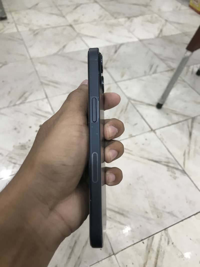 Apple iPhone 13 0
