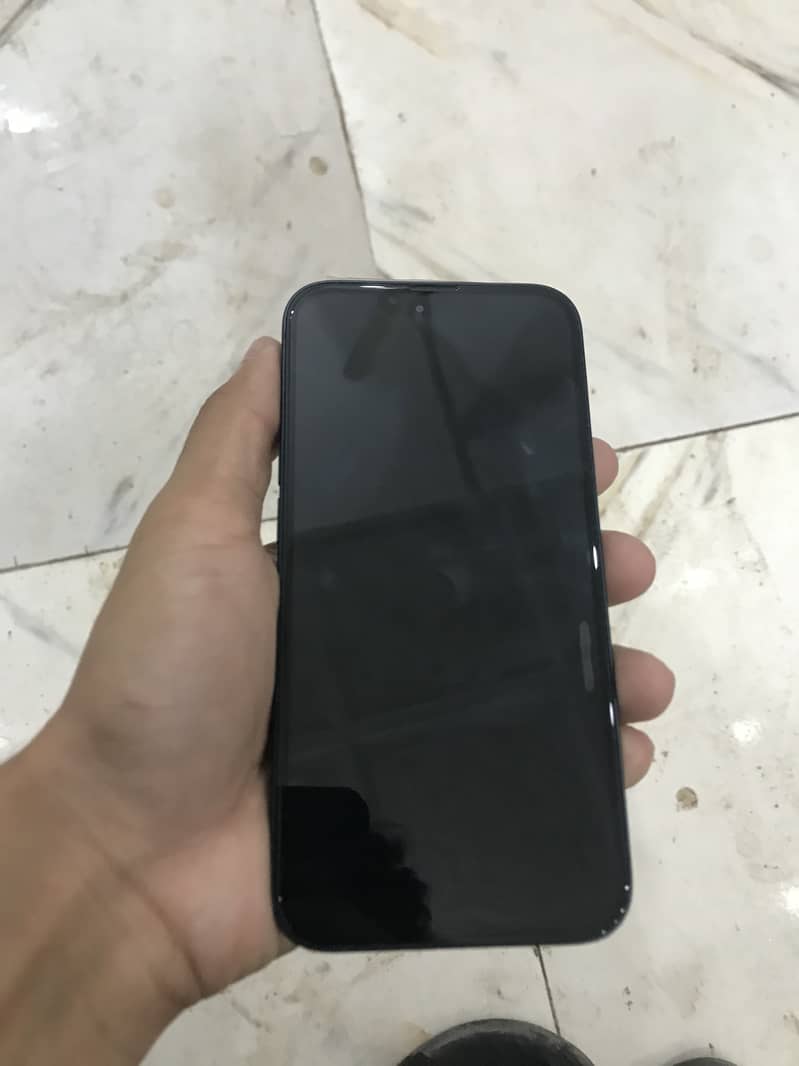 Apple iPhone 13 4