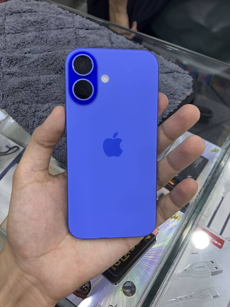 Apple iPhone 16 0