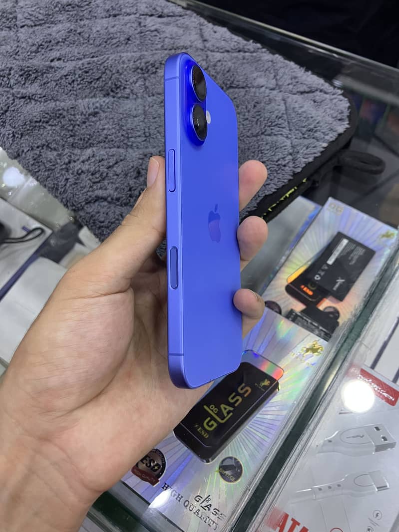Apple iPhone 16 2