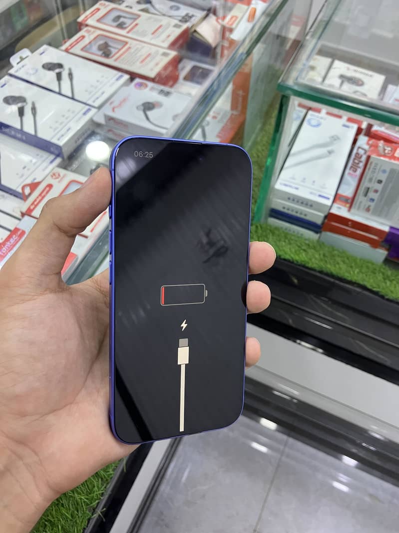 Apple iPhone 16 4