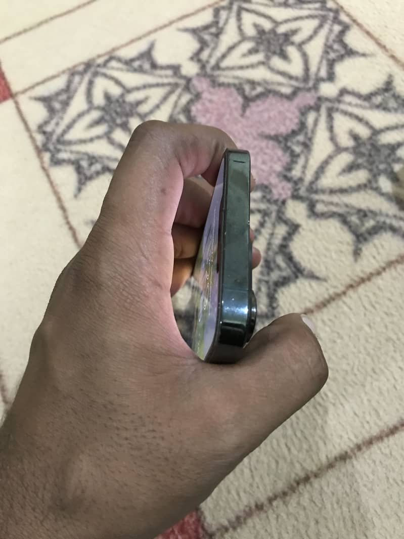 Apple iPhone 13 Pro 2
