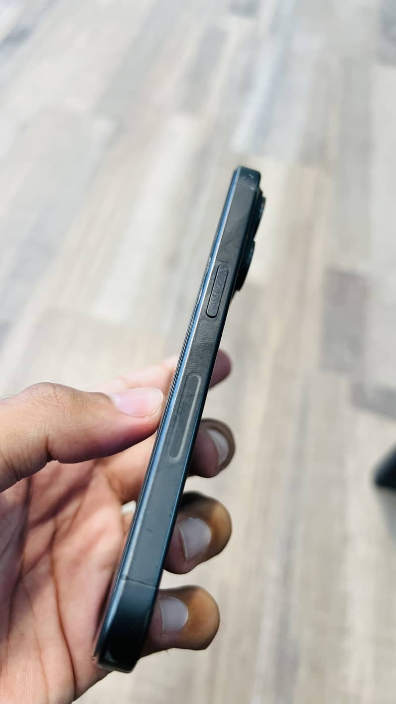 Apple iPhone 15 Pro 2