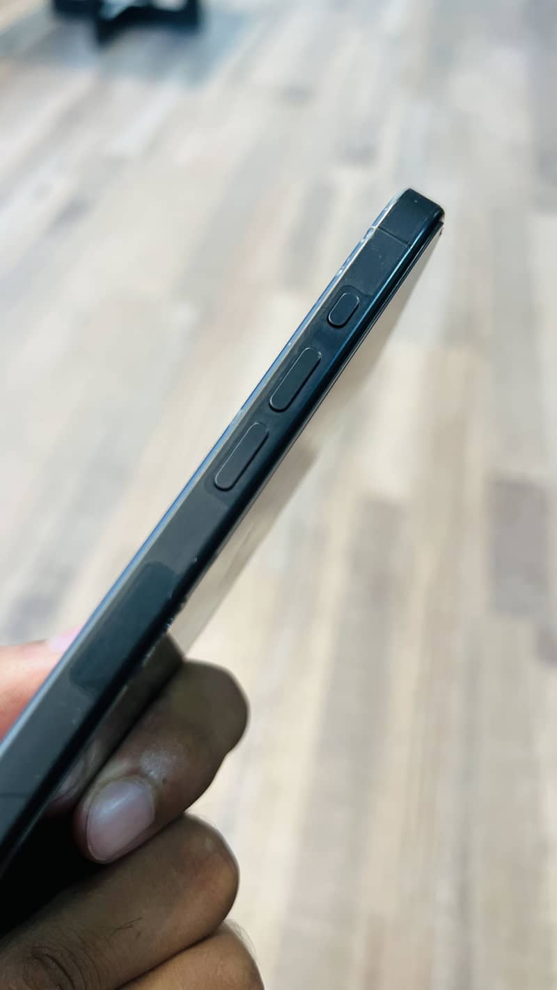 Apple iPhone 15 Pro 3